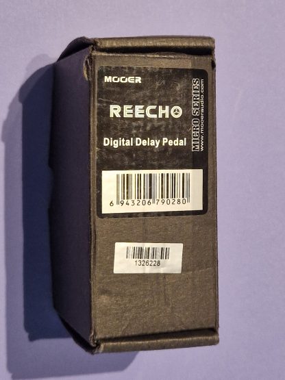 Mooer Reecho Digital Delay effects pedal box