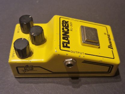 Ibanez FL-301 Flanger effects pedal left side