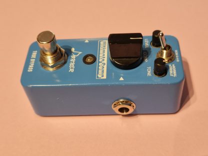 Donner Ultimate Comp compressor effects pedal right side