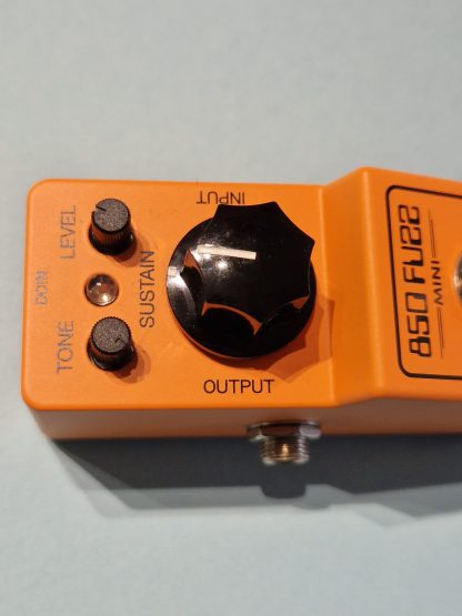 Ibanez 850 Fuzz Mini fuzz effects pedal controls