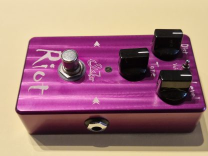 Suhr Riot distortion effects pedal right side