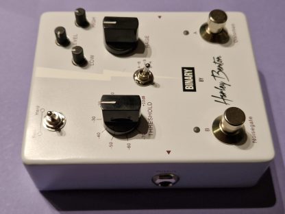 Harley Benton Binary distortion and noisegate effects pedal left side