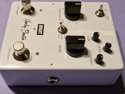 Harley Benton Binary distortion and noisegate effects pedal right side