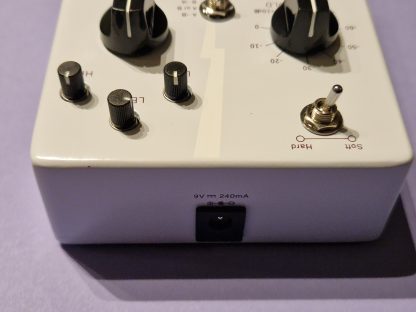 Harley Benton Binary distortion and noisegate effects pedal top side.