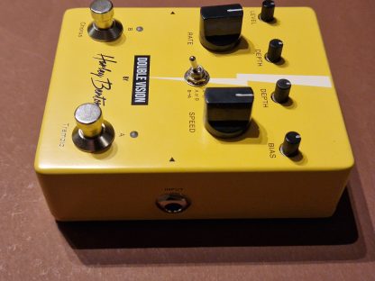 Harley Benton Double Vision Chorus and Tremolo effects pedal right side