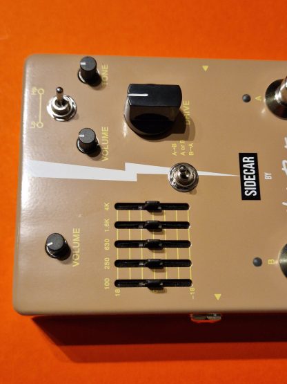Harley Benton Sidecar overdrive and EQ effects pedal controls