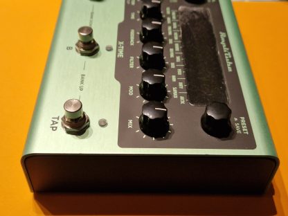 IK Multimedia X-TIME Delay effects pedal right side