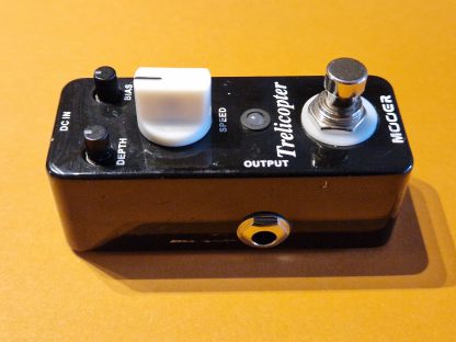 Mooer Trelicopter tremolo effects pedal left side