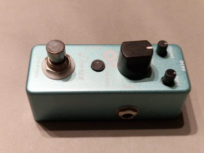 Donner Stylish Fuzz effects pedal right side