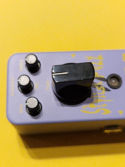 Donner Stylish Fuzz v2 effects pedal controls