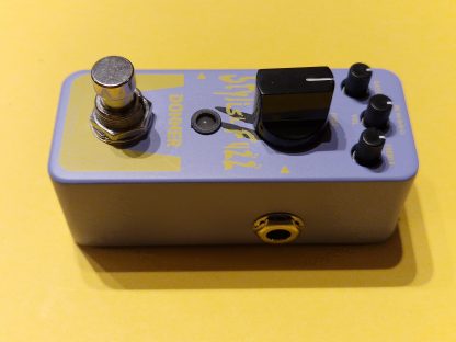 Donner Stylish Fuzz v2 effects pedal right side