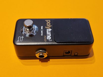tc electronic Polytune 3 noir tuner pedal right side
